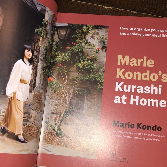 Marie Kondos tidy up minimalist coffee table hardcover book - Picture 3 of 11